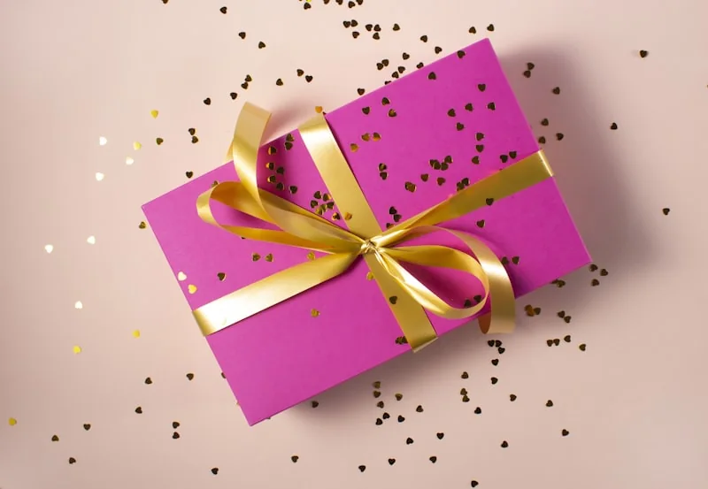 Traditional taboo gifts to avoid in Hong Kong business settings