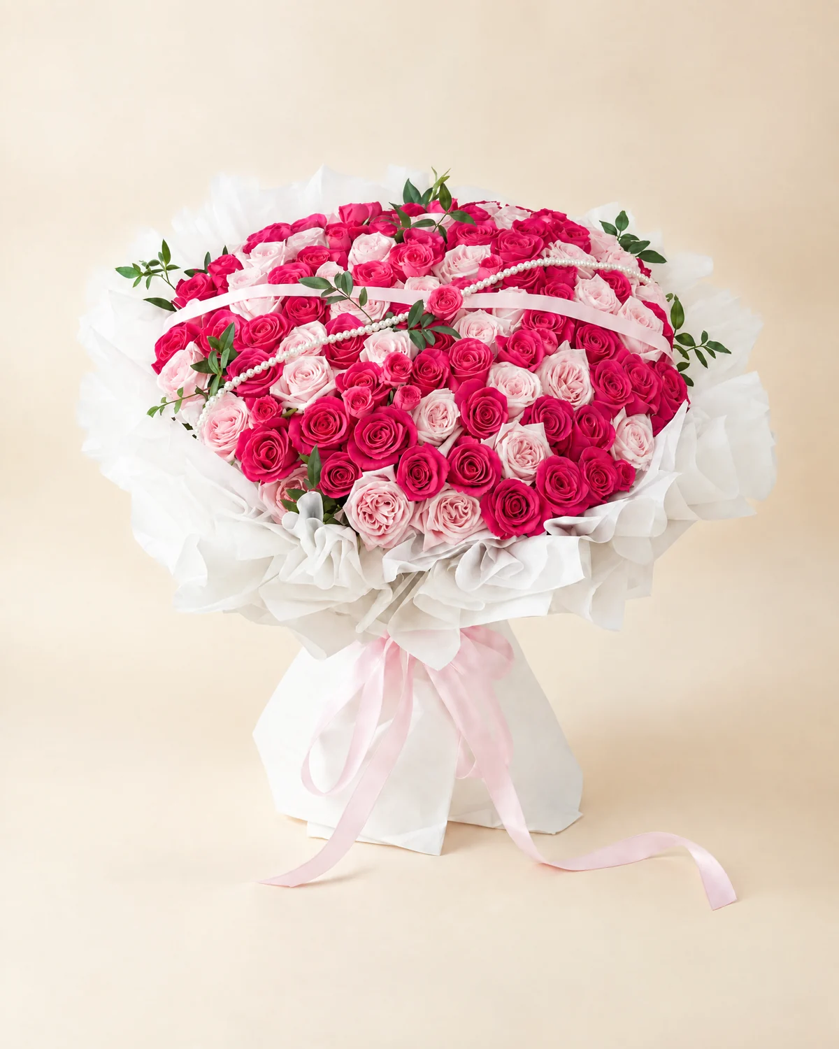 念你如初 — 99枝紅粉相思玫瑰 — 紅、粉玫瑰共99枝:弗洛伊德玫瑰59枝+粉色荔枝玫瑰40枝、蘇菲寶貝多頭玫瑰4枝(3頭以上)、九星葉8枝