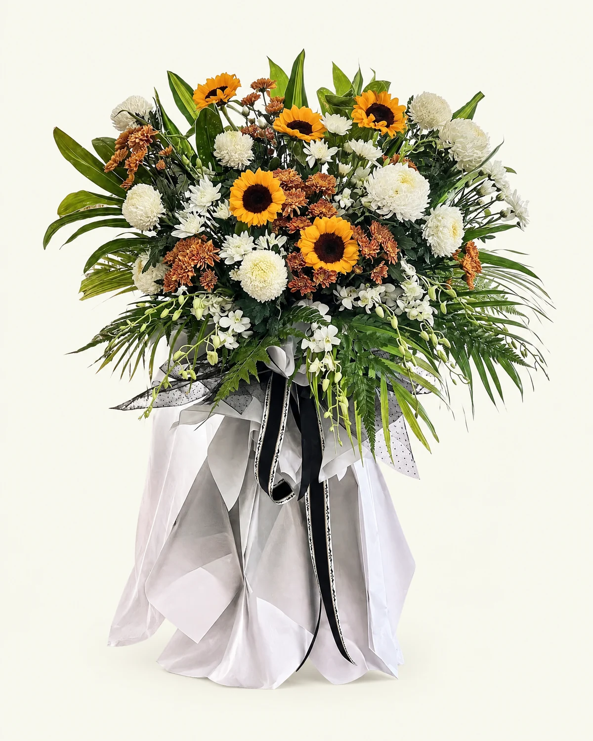 向日葵及白色花材包裝花束 — 向日葵、白色大菊及小菊、啡橙色小菊、白色蘭花、綠葉及蕨類葉材