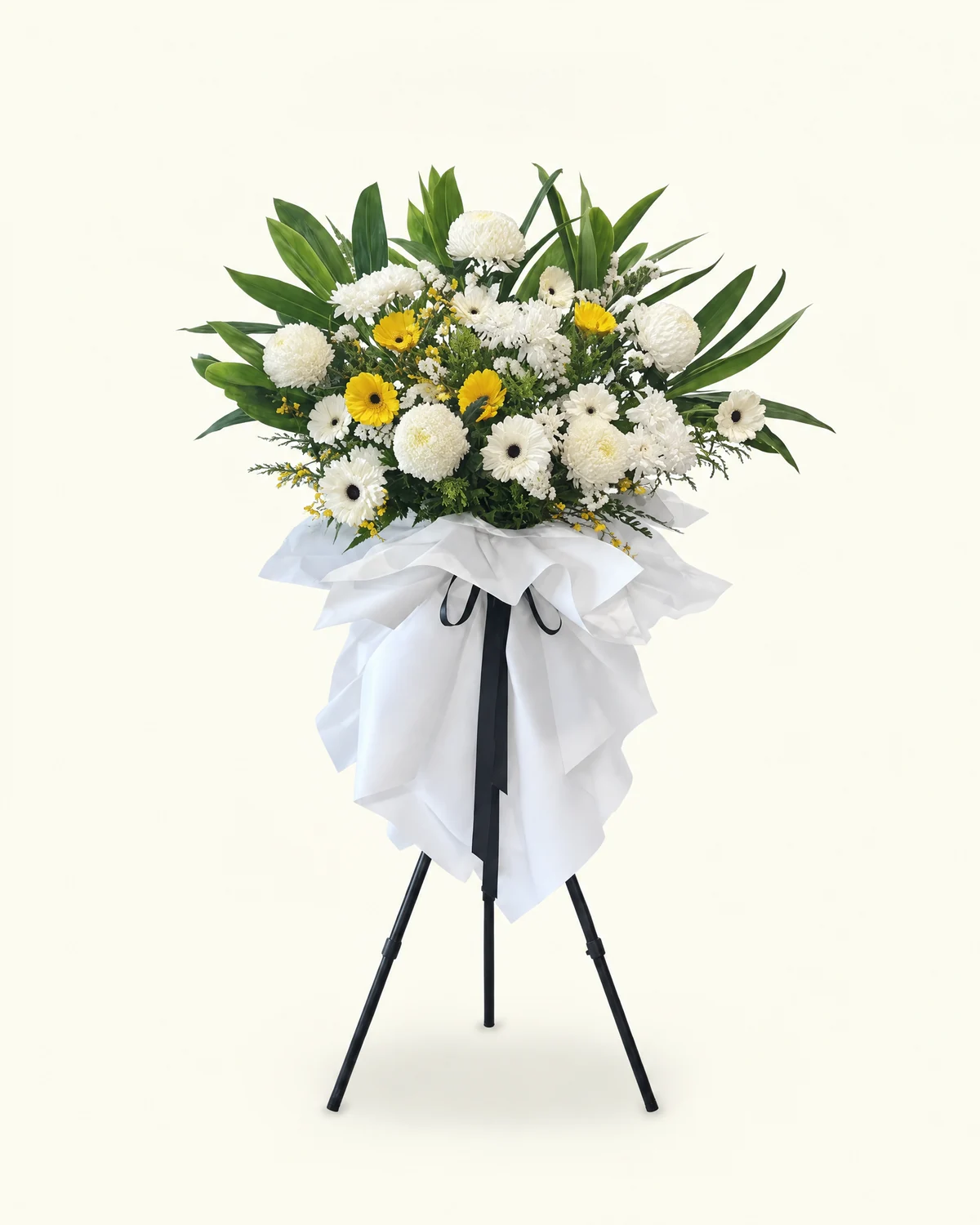 白黃菊花花架插花 — 白色菊花、黃色雛菊形花材、綠葉及綠色襯材