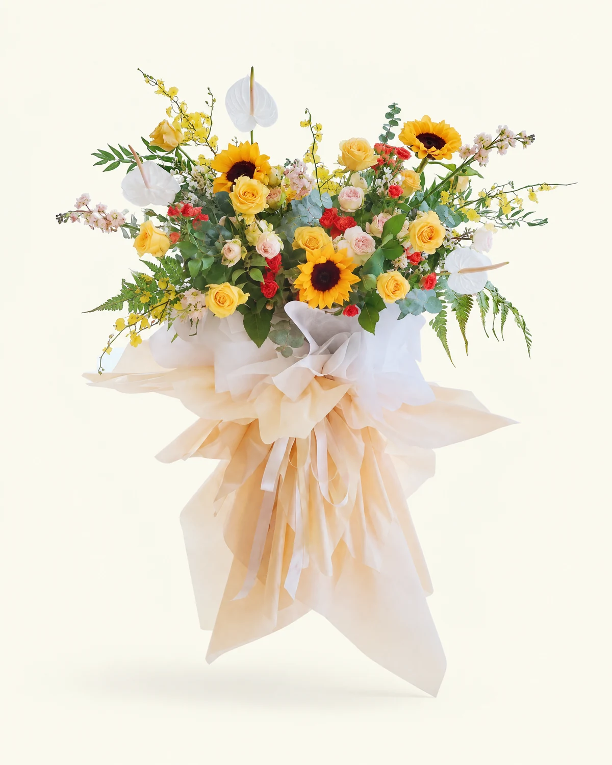 向日葵玫瑰混合花束 — 向日葵、黃色玫瑰、粉紅玫瑰、白色安祖花、尤加利葉及蕨類綠葉