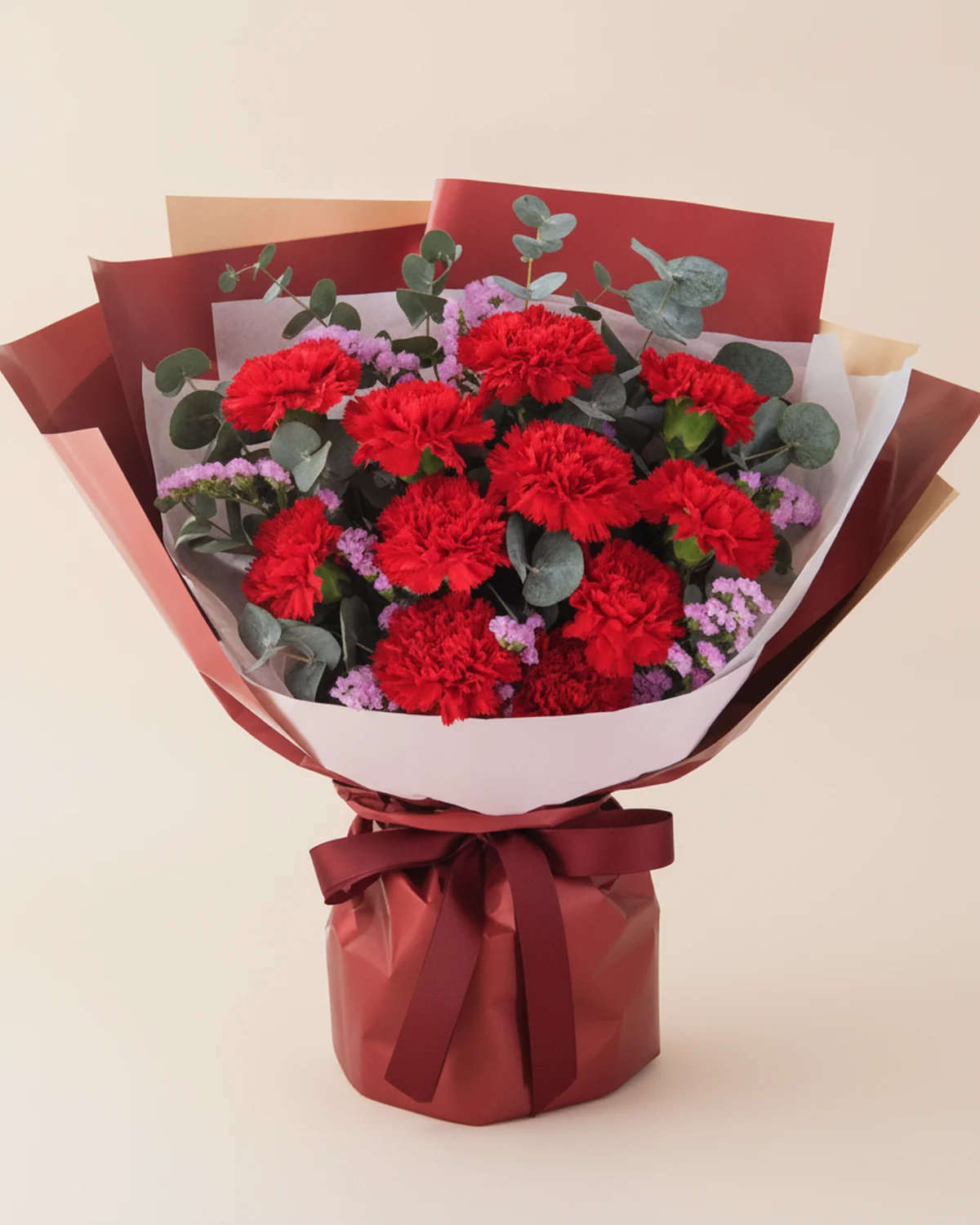 紅康乃馨與粉紅補血草花束 — 紅色康乃馨11枝、粉紅補血草（勿忘我）3枝、尤加利10枝