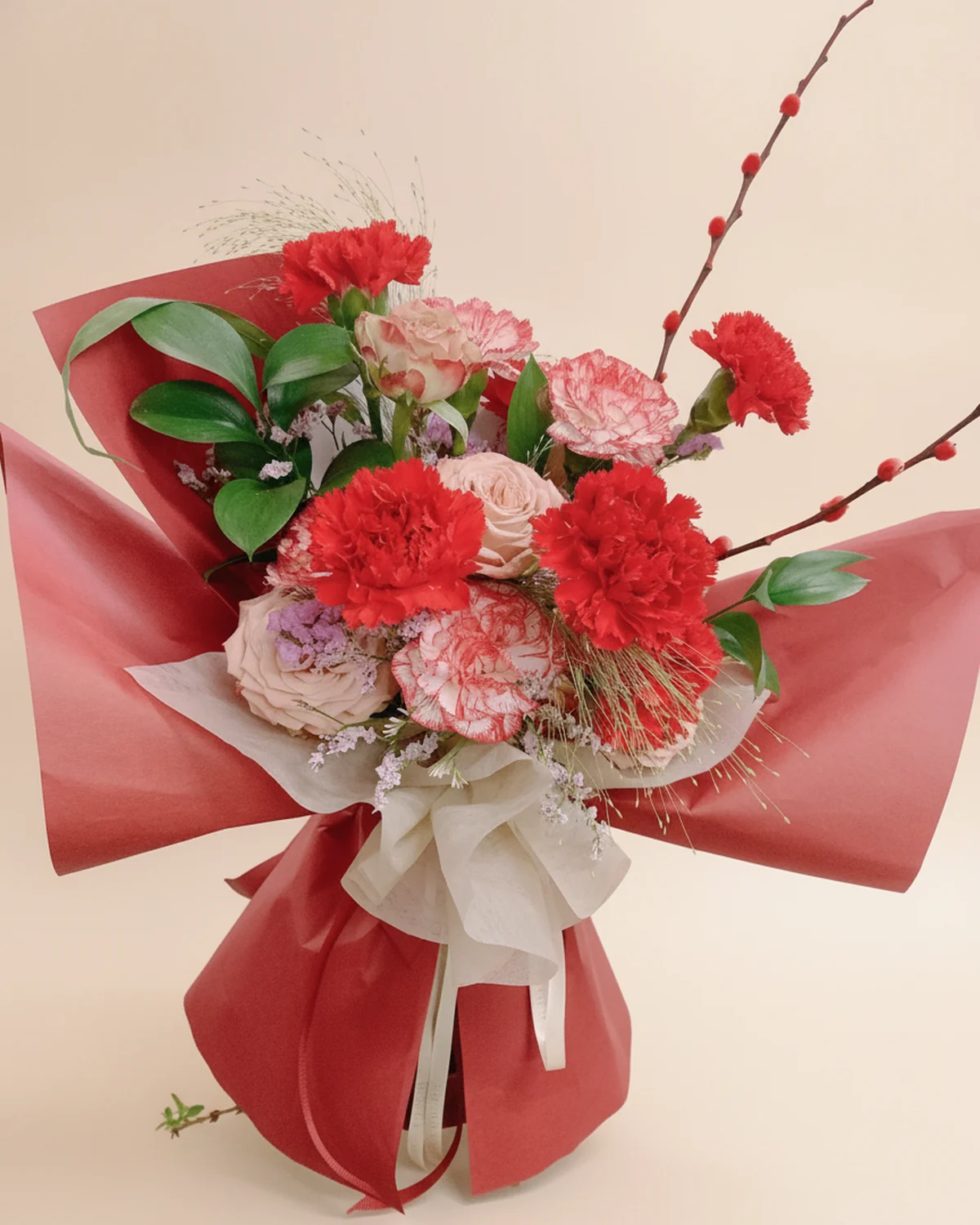 珍愛思念花束 — 康乃馨、勿忘我、銀柳、多頭玫瑰、水晶花、噴泉草、桔葉