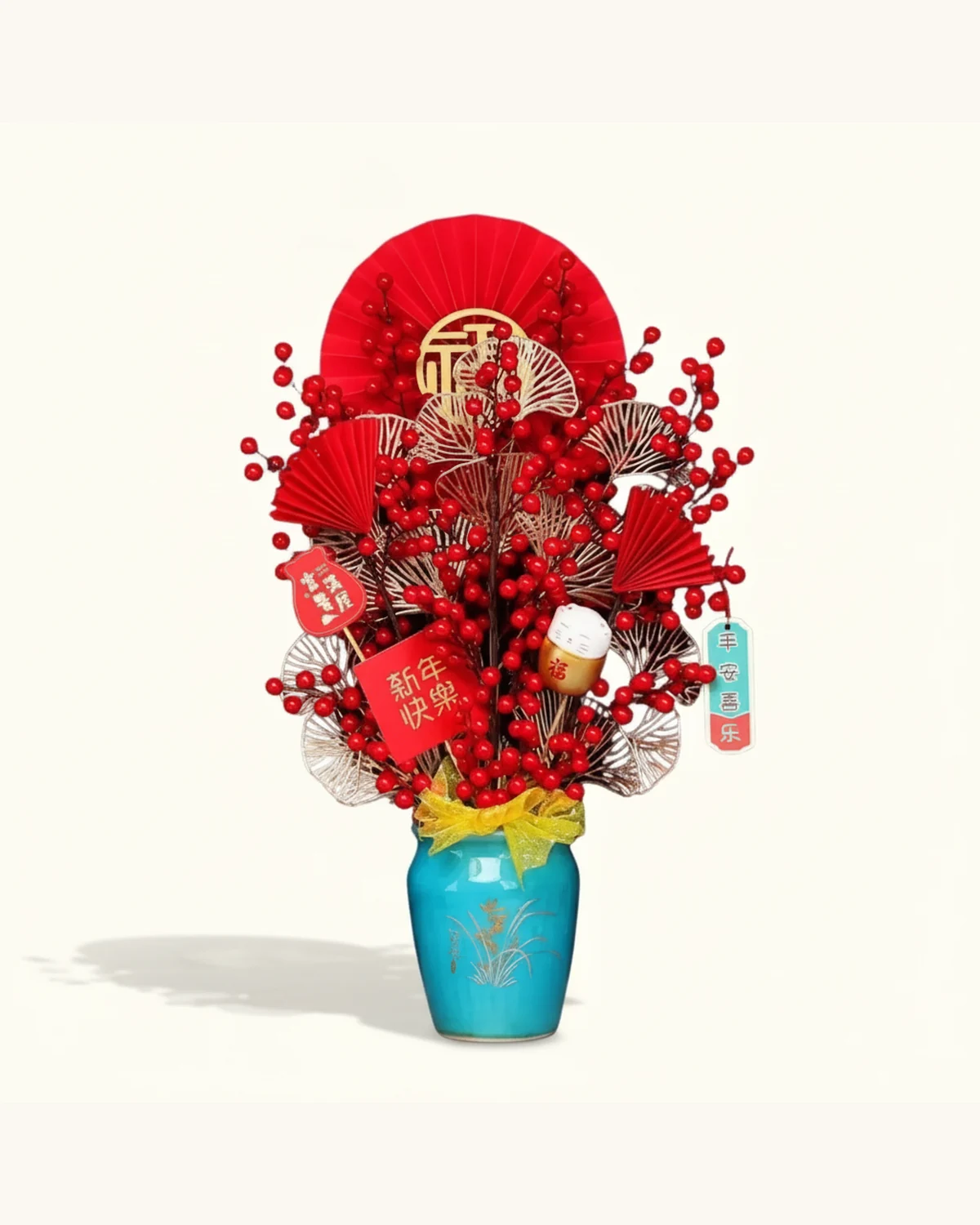新春吉祥紅果仿真花福桶 — 仿真紅果、人造金銀杏葉、紅色摺扇裝飾、新春插牌、招財貓裝飾、藍色陶瓷花瓶、黃色絲帶