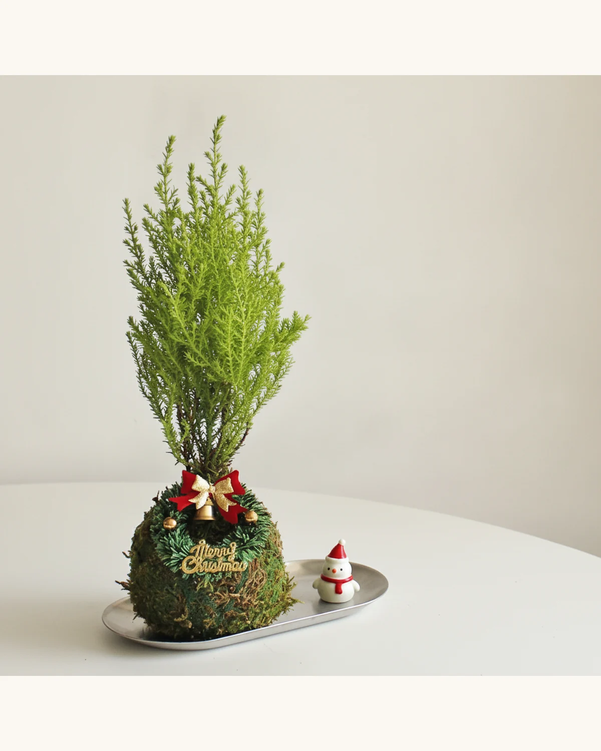 聖誕苔蘚香松盆栽 — 香松、苔蘚球、聖誕裝飾、小雪人裝飾、金屬托盤